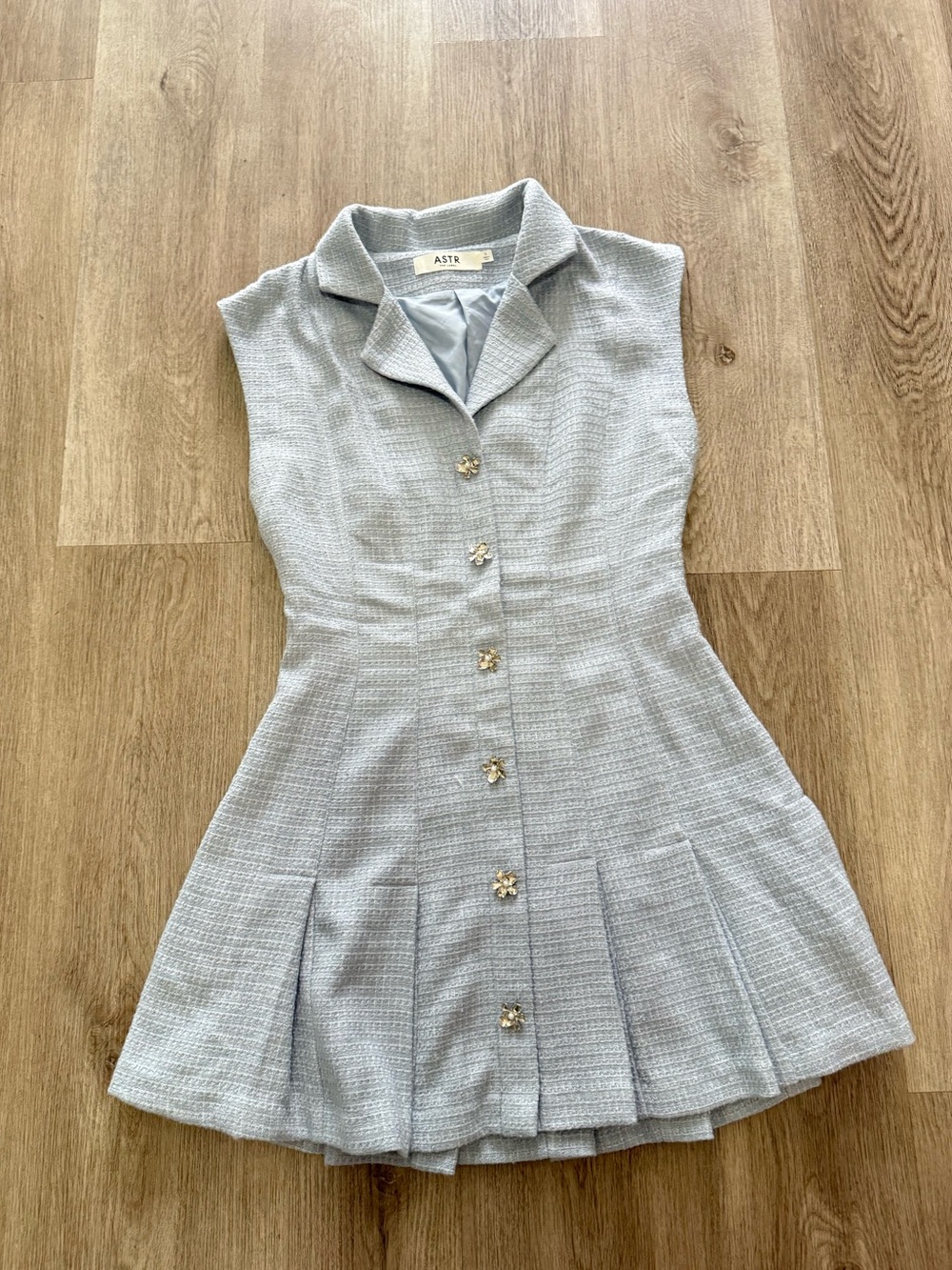 astr the label diannie blue tweed floral pearl buttons v-neck mini dress small